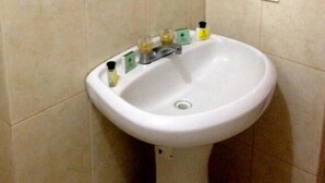 Double Room, Garden View | Bathroom | Bathtub, free toiletries, towels, soap