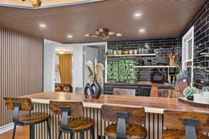 Dining - Cozy 3-bedroom cabin in the Pocono AC and fitnes room
Maximum capacity 8 people. (Poconos)