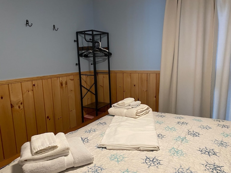 Cliffside 2 Bd/1 Ba Home. Quiet Sunsets, Beach Access, And Relaxation Await You. - Brunswick, ME