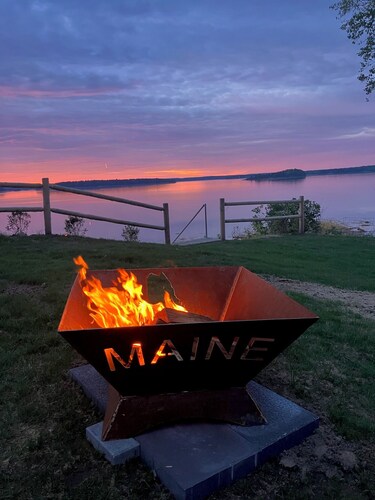 Cliffside 2 bedroom home. Quiet sunsets, beach access, and relaxation await you.