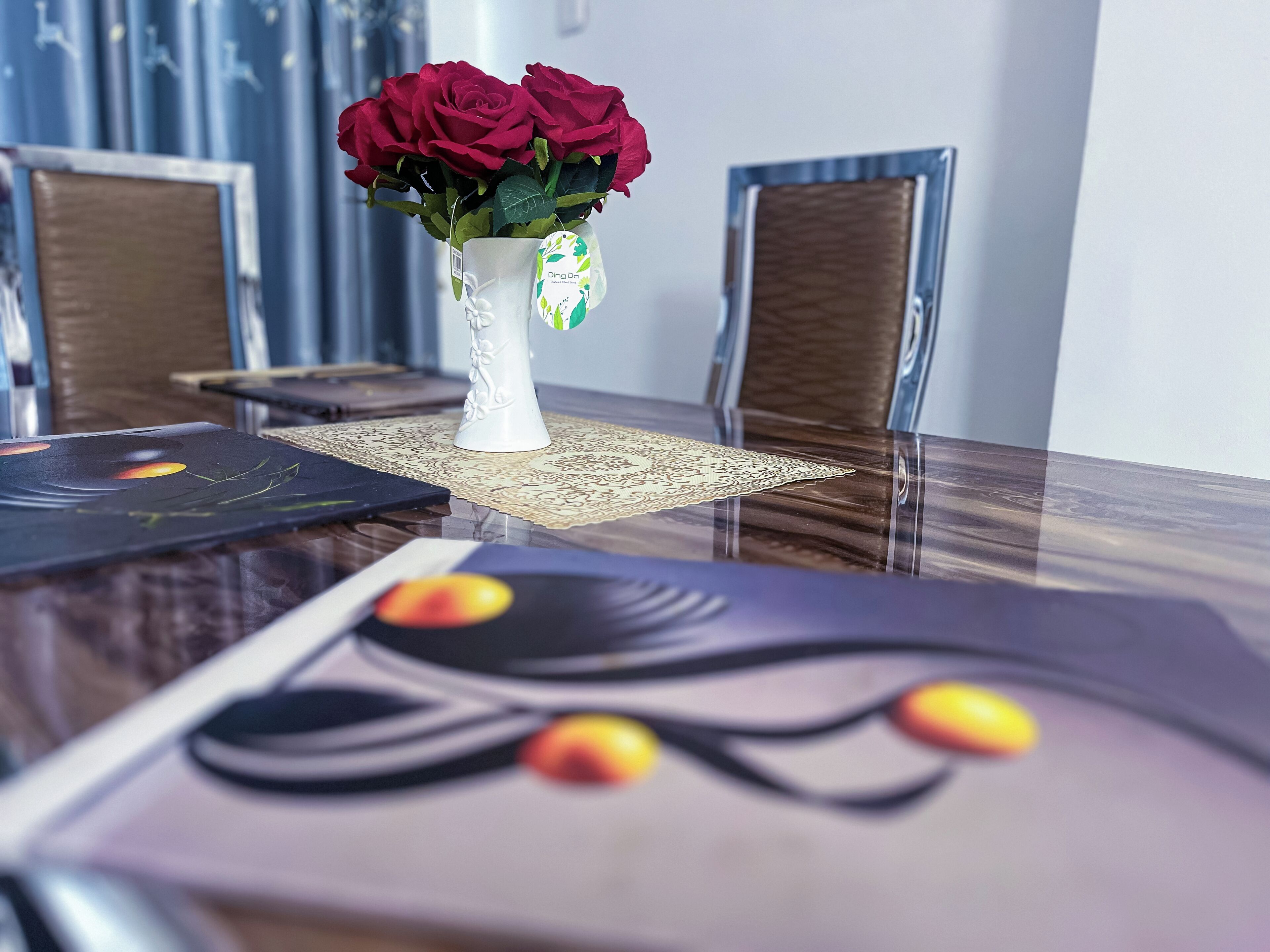 Appartement classique, balcon, vue sur la ville | Divers