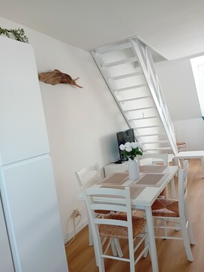 Dining - A breath of fresh air in this spacious apartment located 50 meters from Fort Mahon Beach (Fort-Mahon-Plage)