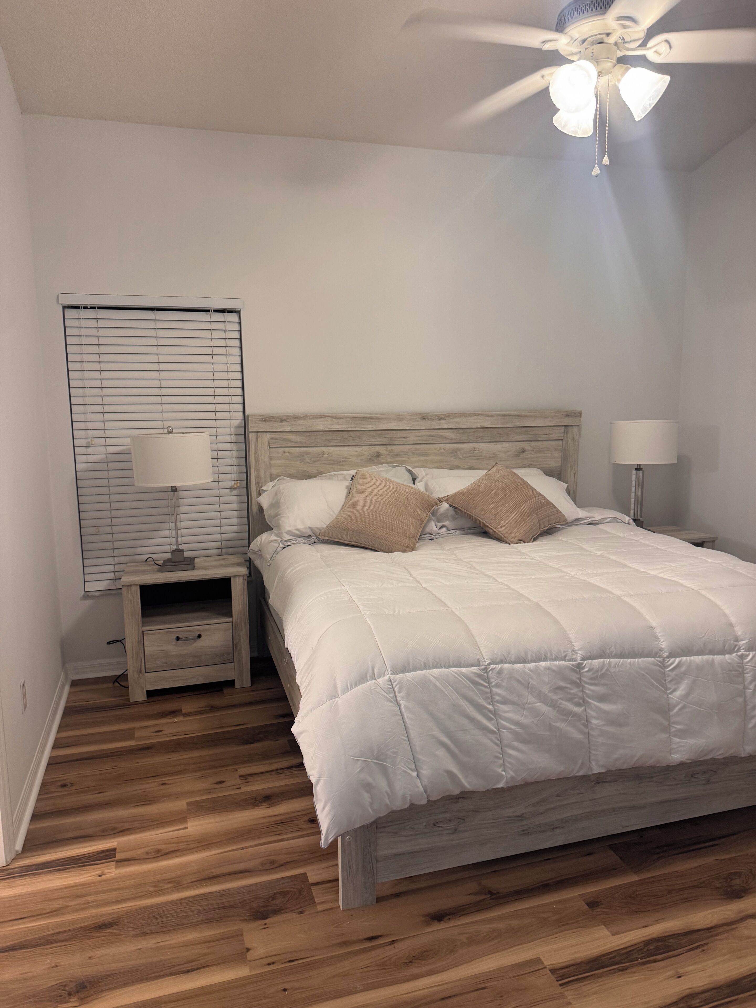 Iron/ironing board, WiFi, bed sheets