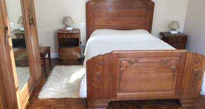 Gîte Le Village: Private Terrace & Wi-Fi in Fontaine-Mâcon