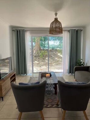Room - 2 Bedroom Pinelands Medical Leisure Apartment (Cape Town)