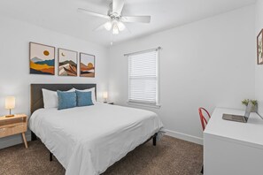 Room - Quaint 2-bedroom house with AC in South Salt Lake (South Salt Lake)