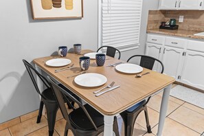 Dining - Quaint 2-bedroom house with AC in South Salt Lake (South Salt Lake)