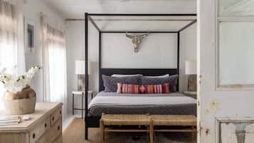 WiFi (free), bed sheets