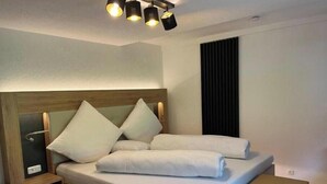 WiFi, bed sheets - Fellhornblick Vacation Rentals: Deluxe Studio (Riezlern)