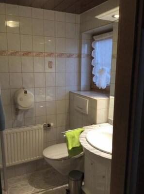 Bathroom - Vrbo Property (Riezlern)