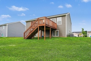 Exterior - Michigan City Gem! Huge Backyard-Grill- Sleeps 10 (Michigan City)