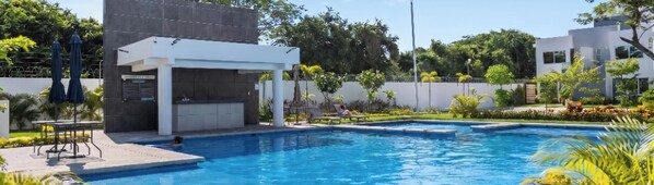 Outdoor pool - Casa Esperanza 3-Bedroom Zafiro Residencial (San Vicente)