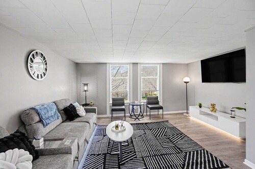 Lux Private 1BR Dtwn-Plush Mattress-FirePit-Unit D