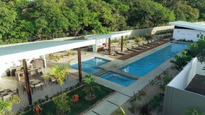 A rooftop pool area with lounge chairs and a barbecue setup. - Brand New: Boutique House, Near LIR Airport & Best Beaches (Guanacaste Province)