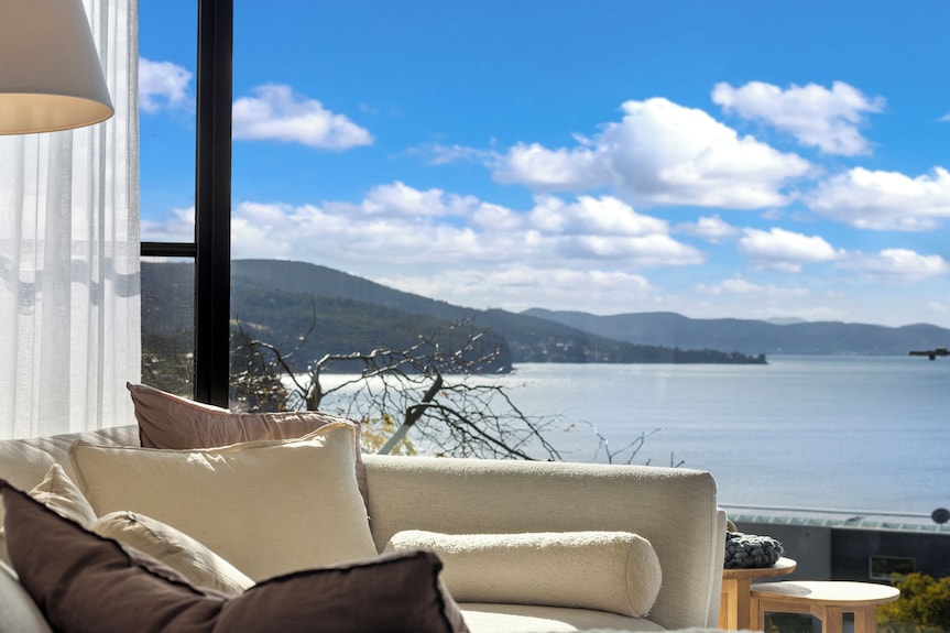 Suncoast Summer House Stunning River Derwent Vista - Hobart