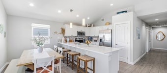Salty Texan RF135: Coastal Home Near Beach Access