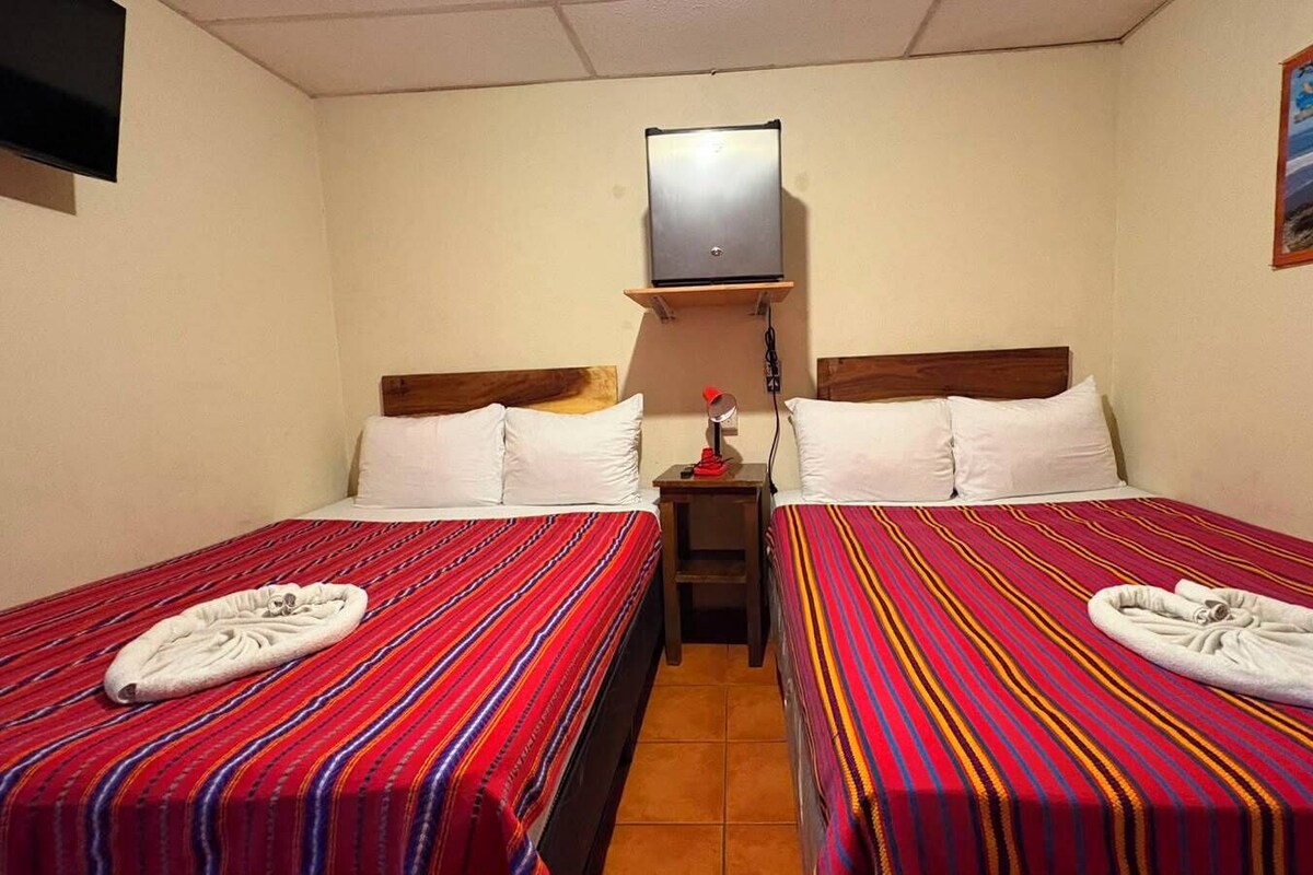 Habitación doble clásica, patio | Espacio para trabajar con laptop y wifi gratis 
