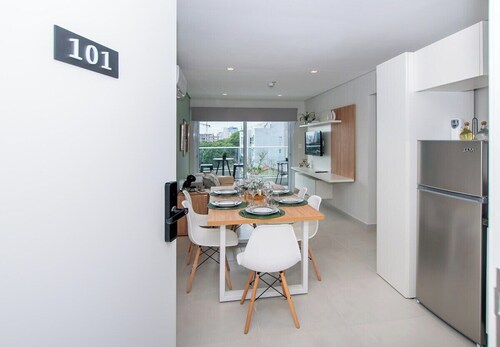 Stylish 2BR in Top Asuncion Area Sunlit, Pool&Gym