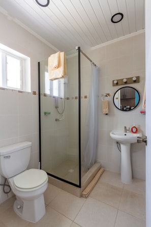 Bathroom - Vrbo Property (Oranjestad)