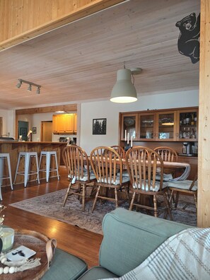 Dining - Lil' Bears' Lair (Arnstein)