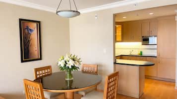 Apartamento, 2 habitaciones, cocina, vistas a la ciudad | Comedor