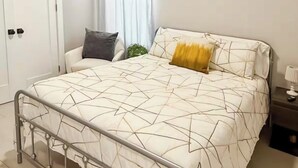 2 bedrooms, iron/ironing board, free WiFi, bed sheets - Cozy Spa Like 2-bedroom house in Hobbs (Hobbs)
