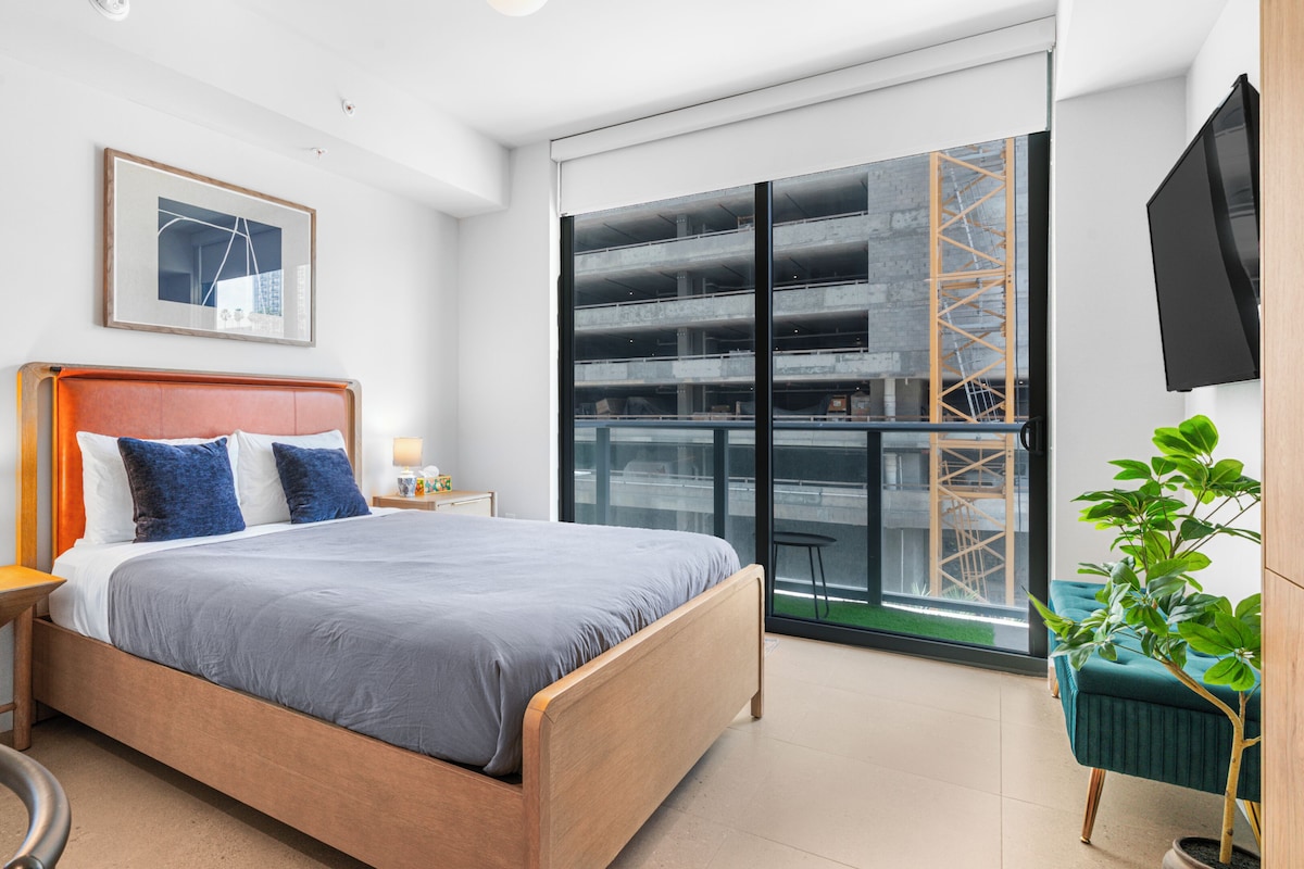 Studio Suite có thiết kế đặc trưng, 1 giường cỡ queen, không hút thuốc | Bàn, khu vực làm việc phù hợp cho laptop, bàn ủi/dụng cụ ủi quần áo 
