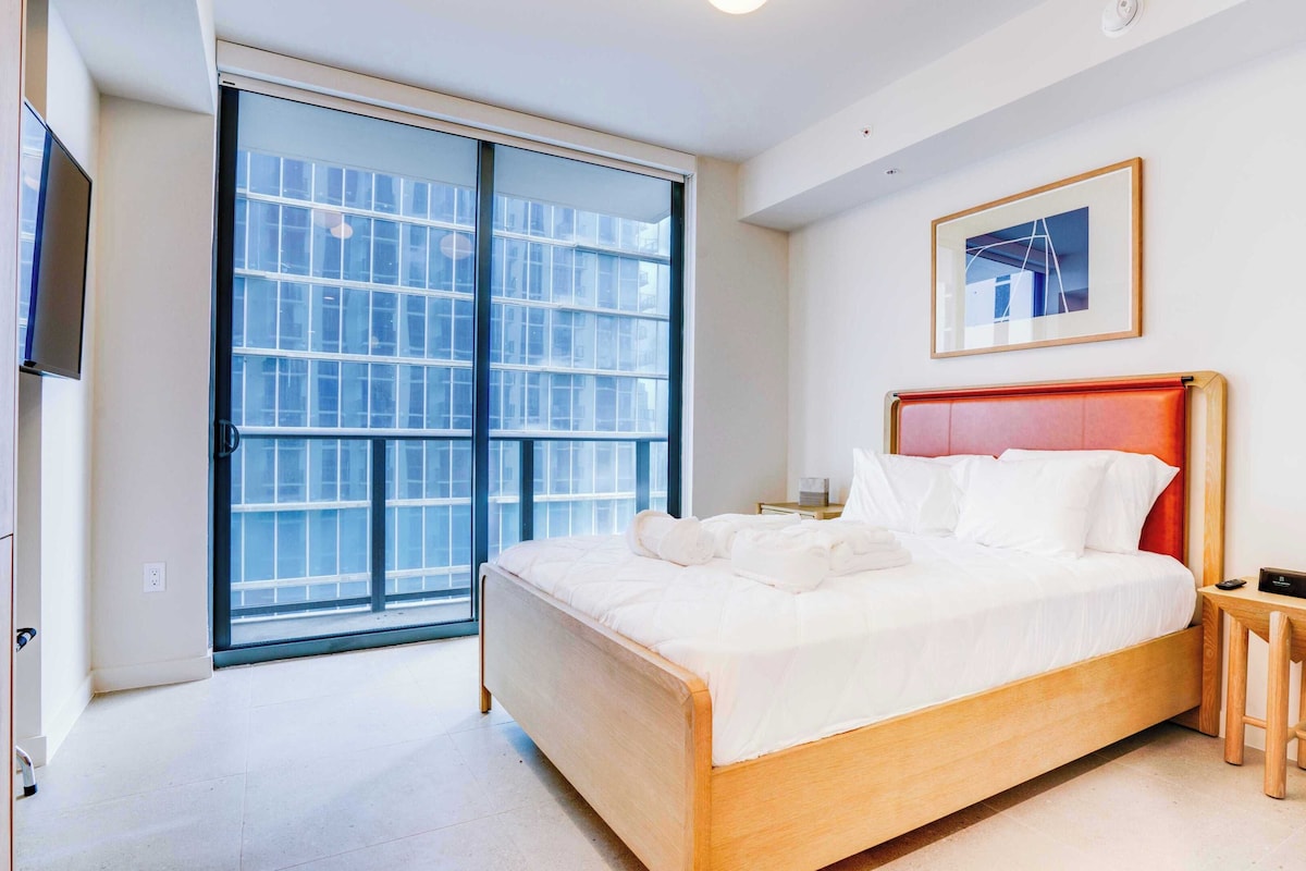 Studio Suite trung tâm thành phố, 1 giường cỡ queen, không hút thuốc | Bàn, khu vực làm việc phù hợp cho laptop, bàn ủi/dụng cụ ủi quần áo 
