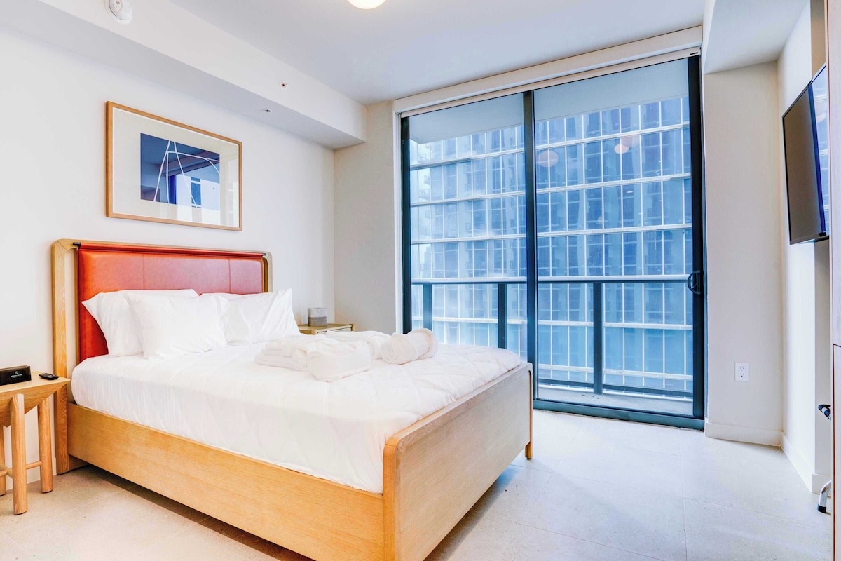 Studio Suite Grand, không hút thuốc | Bàn, khu vực làm việc phù hợp cho laptop, bàn ủi/dụng cụ ủi quần áo 