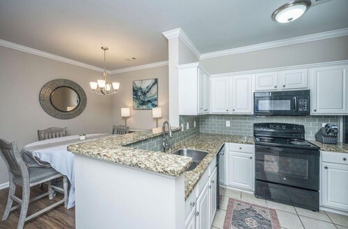 Charming Coastal Condo Minutes from the Beach and Charleston