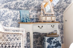 A room with a white dresser, a mirror, and a blue and white patterned wallpaper. - Luxury Scottish Country House Near Edinburgh (Dalkeith)