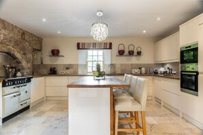 Private kitchen - Luxury Scottish Country House Near Edinburgh (Dalkeith)