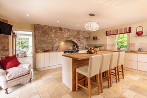Private kitchen - Luxury Scottish Country House Near Edinburgh (Dalkeith)