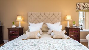 Tabla de planchar con plancha, wifi y ropa de cama 