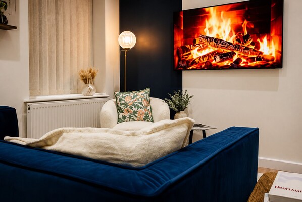 Interior - Spacious 3 Bedroom Home - Near Etihad & City Centre - Sleeps 8 - PS5 (Manchester)