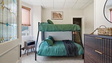 Iron/ironing board, internet, bed sheets