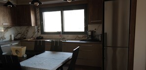 Private kitchen - Διακοπές!!! Σε ποιο σπίτι; Αυτό το σπίτι είναι για εσάς και την οικογένειά σας. (Kostakii)