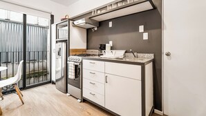 A compact kitchen with a stove, oven, and modern appliances. - Loft in the Historic Center of the City (Ciudad de México)