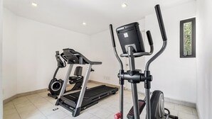 A home gym with a treadmill, elliptical, and stationary bike. - Loft in the Historic Center of the City (Ciudad de México)