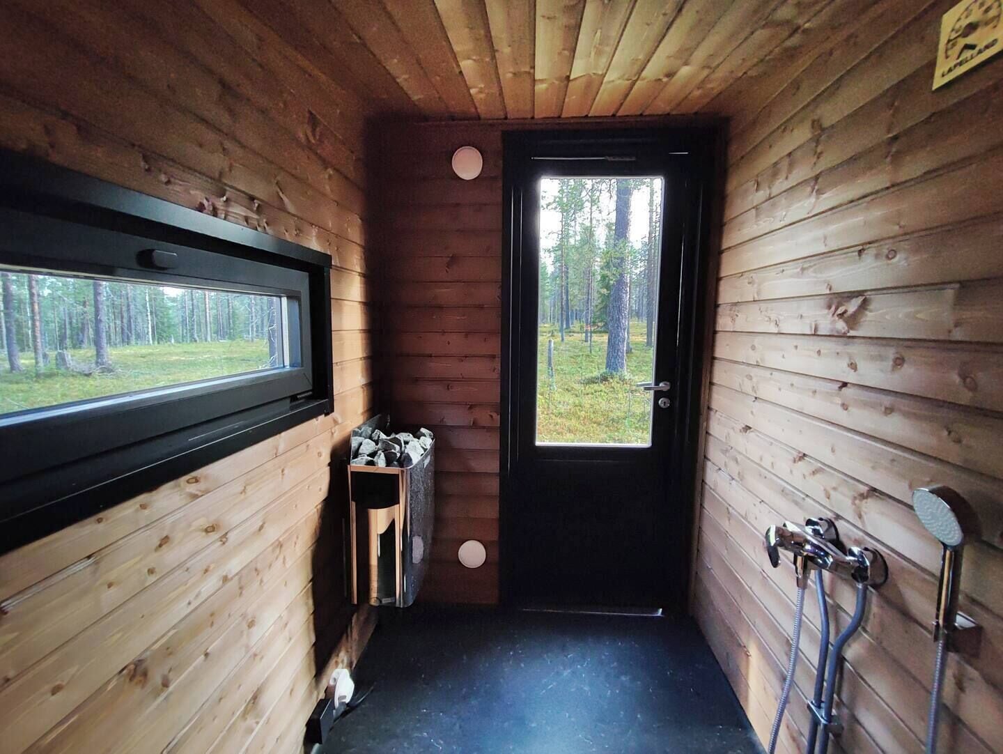 Comfort Chalet | Bathroom | Shower, hair dryer, bidet, towels