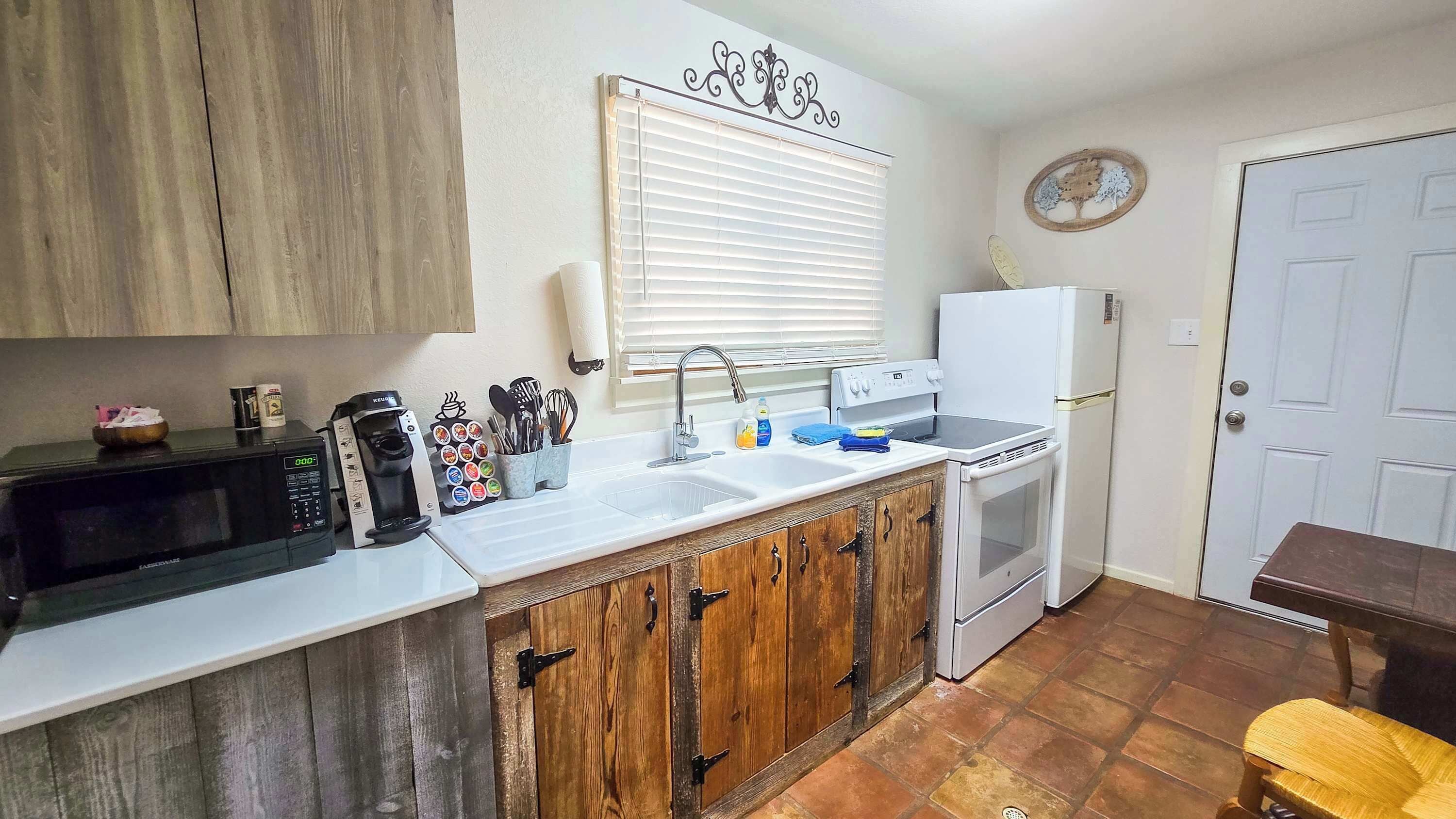 Studio, 1 King Bed, Kitchen, Garden View (Sonora Suite) | Private kitchen