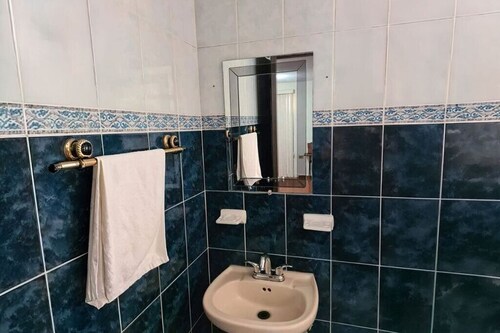 Central house, 5 min. by car from TEC; inverter AC, parking, pet-friendly