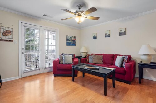 Slip Away at Harbor Landing