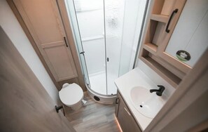 Unclassified image, 4 of 21, button - Modern Camper with Kitchen, Shower & A/C in Lake George (Lake George)