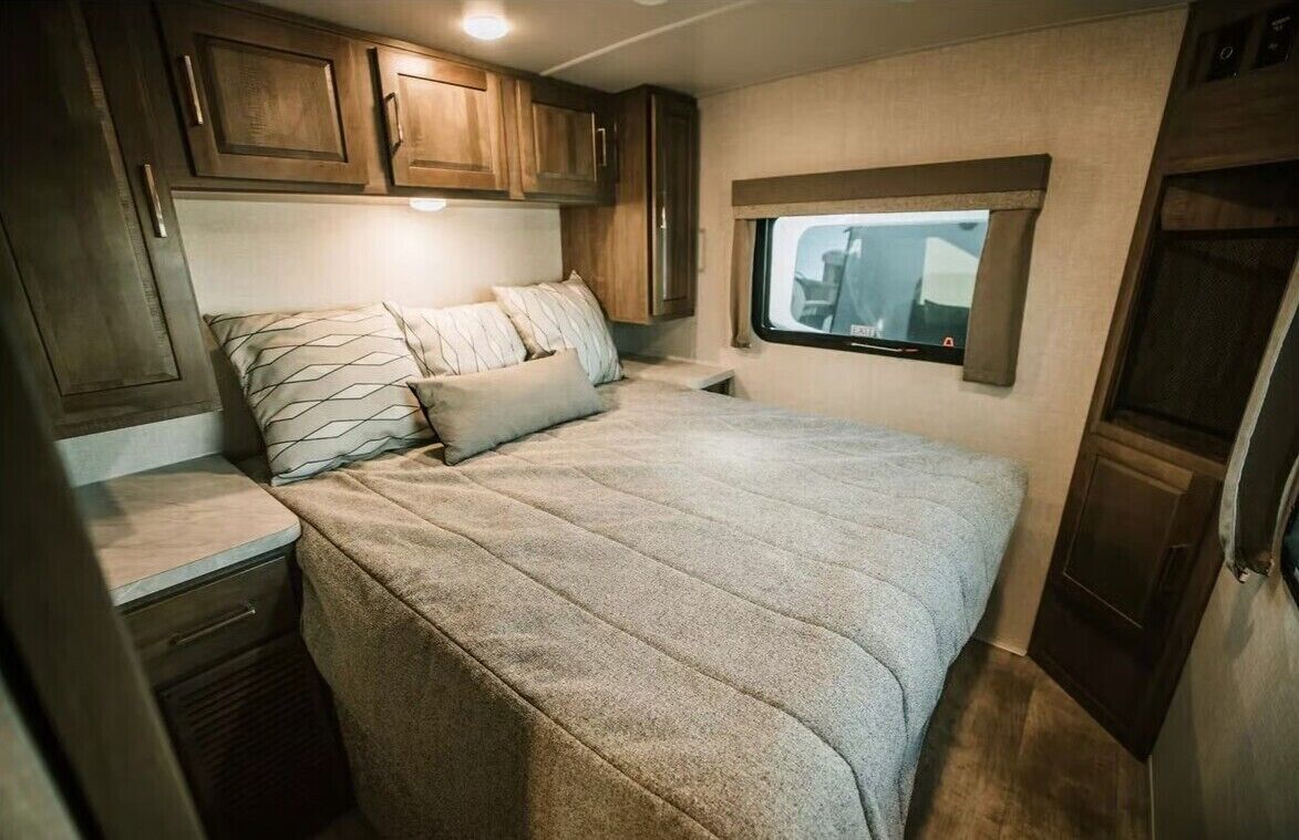 WiFi, bed sheets