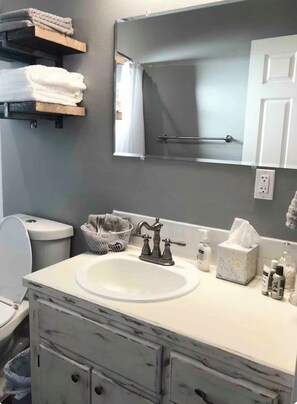Unclassified image, 4 of 15, button - Downtown Guesthouse (Redmond)