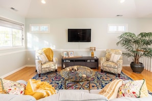 Unclassified image, 4 of 8, button - Newly Available Upscale 3-bedroom Rehoboth Beach Getaway / Pool & Hot tub summer (Rehoboth Beach)