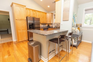 Unclassified image, 5 of 8, button - Newly Available Upscale 3-bedroom Rehoboth Beach Getaway / Pool & Hot tub summer (Rehoboth Beach)