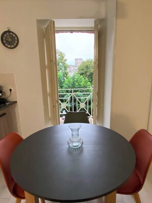 Dining - Vrbo Property (Duras)