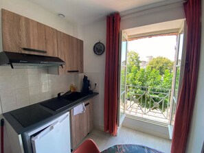 Private kitchen - Vrbo Property (Duras)
